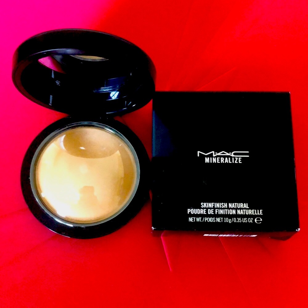 NIB MAC skinfinish mineralize powder Medium/Dark